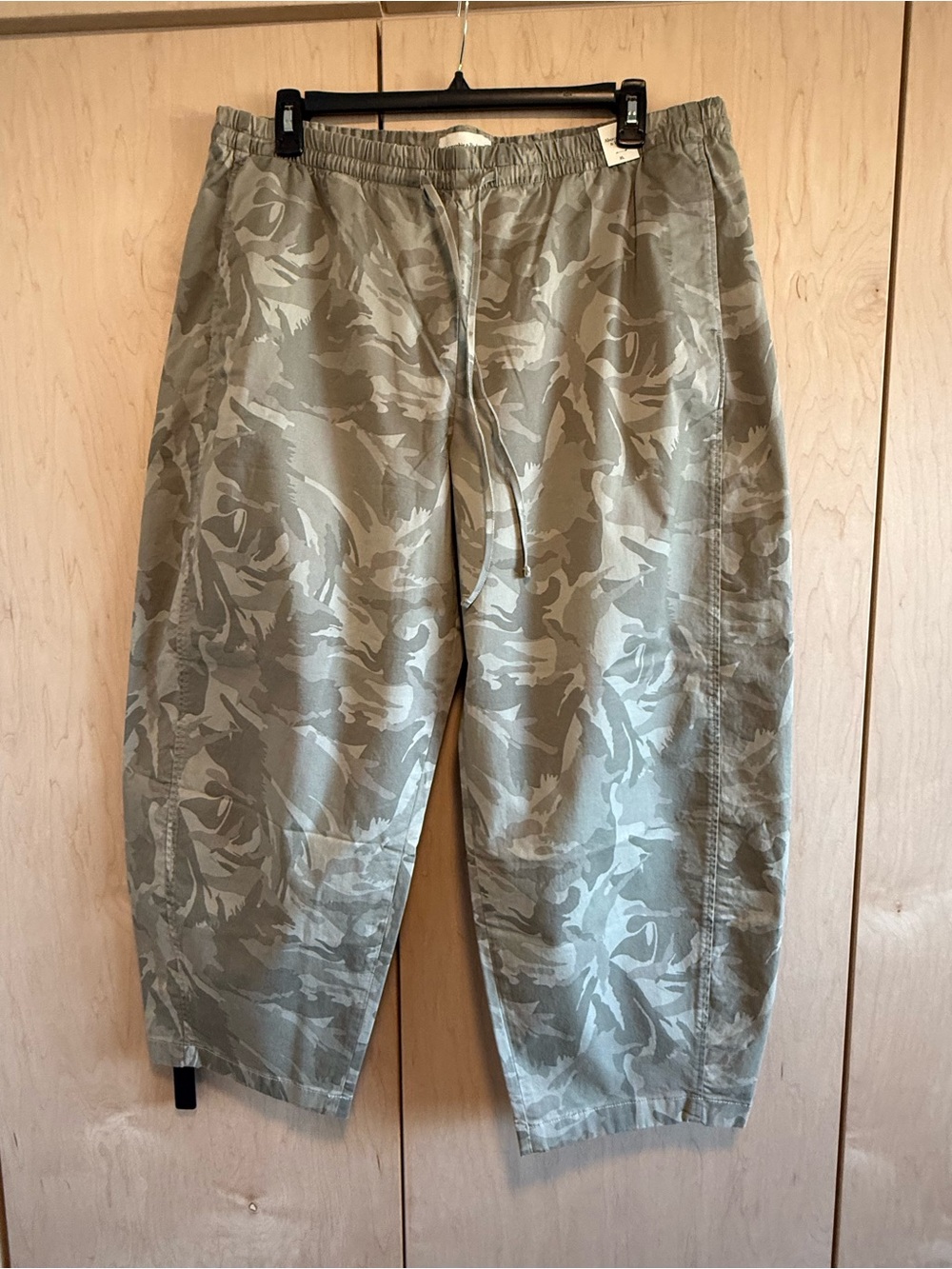 Abercrombie & Fitch XL Olive Camo Jogger Pants - NWT